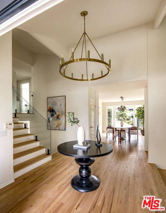 Tarzana, CA 91356,19542 Greenbriar Dr