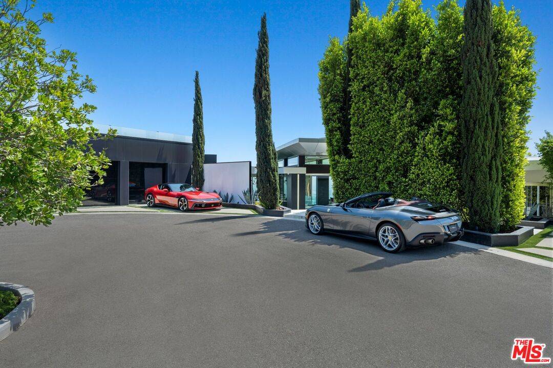 Los Angeles, CA 90069,1622 Viewmont Dr