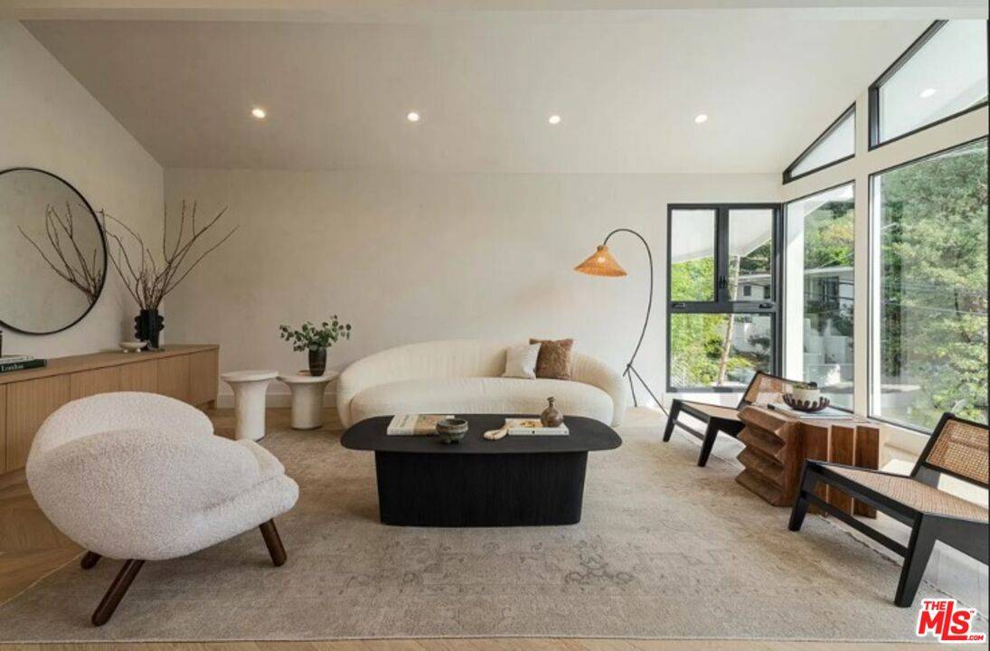 Beverly Hills, CA 90210,2221 Bowmont Dr