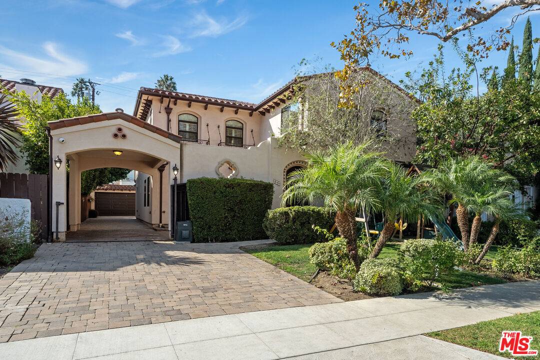 Beverly Hills, CA 90212,313 S Oakhurst Dr
