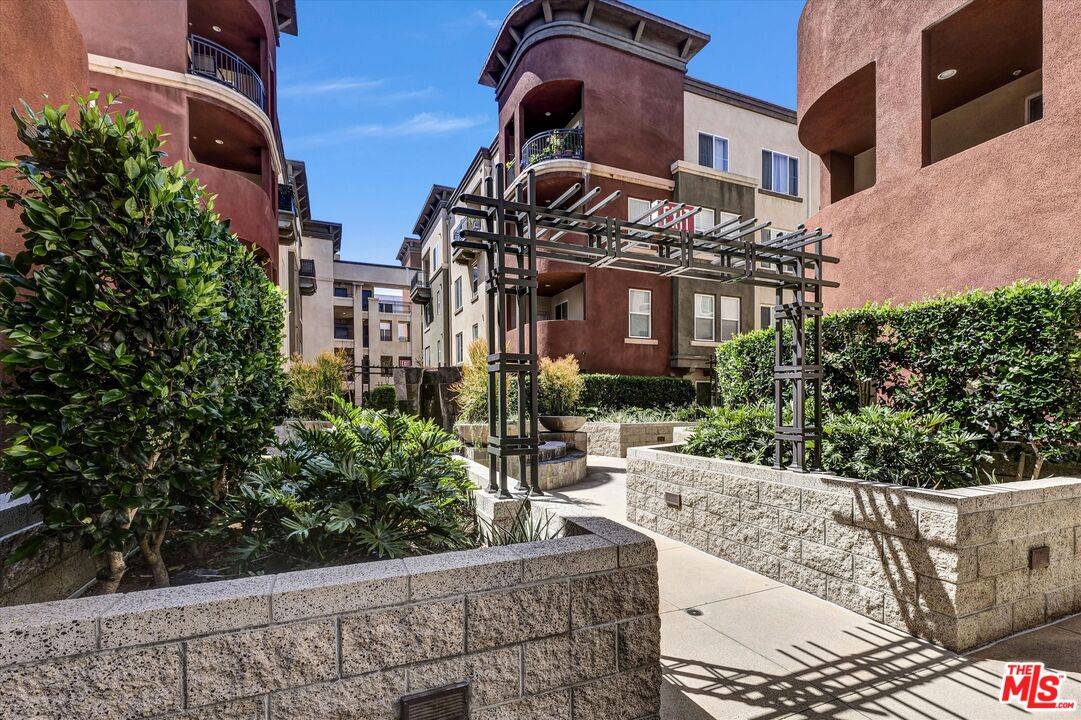 Playa Vista, CA 90094,6020 Seabluff Dr #401