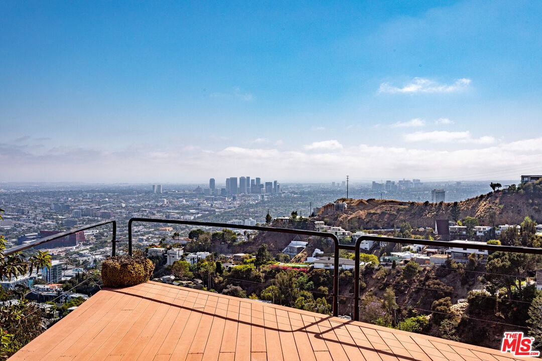Los Angeles, CA 90046,8424 Grand View Dr