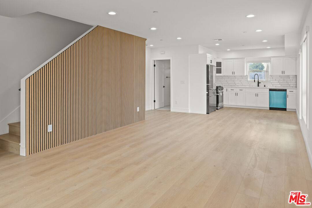 Los Angeles, CA 90039,2700 Fletcher Dr #3053