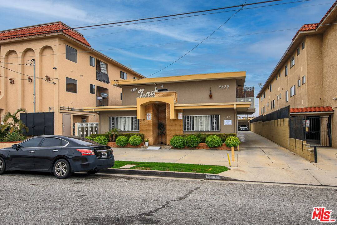 Hawthorne, CA 90250,4379 W 141st St