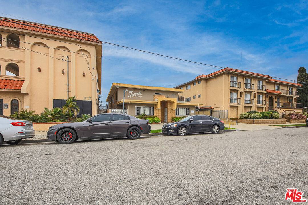 Hawthorne, CA 90250,4379 W 141st St