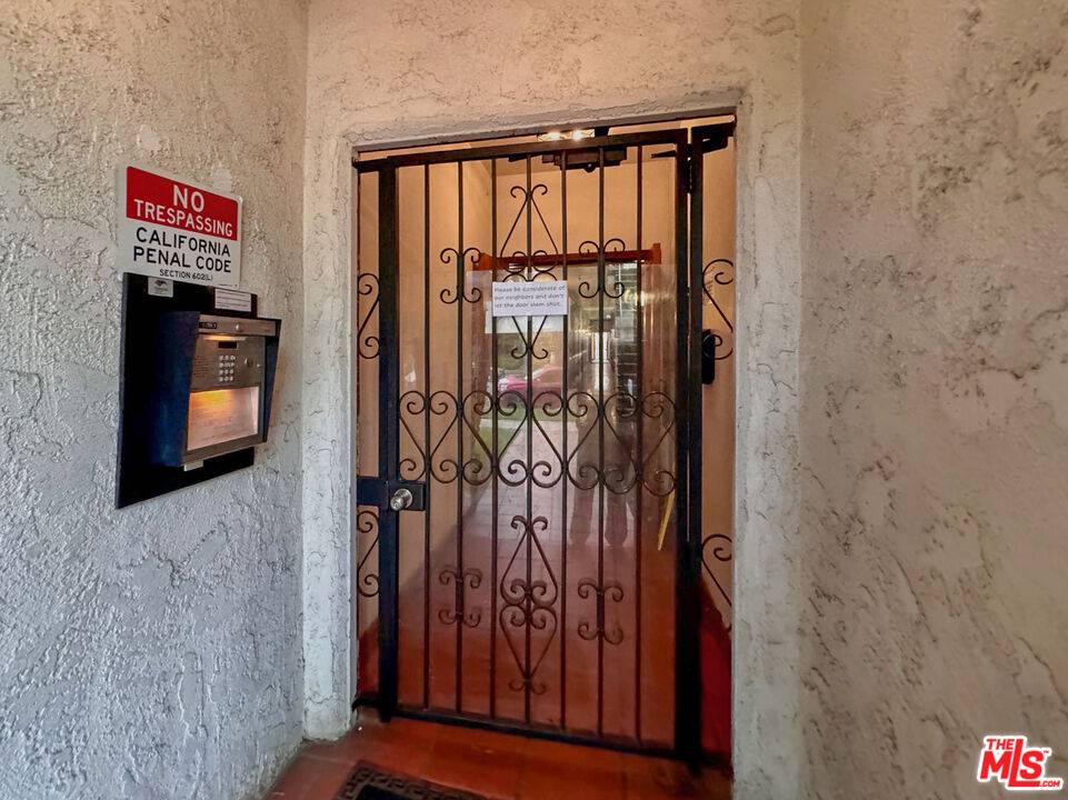 Beverly Hills, CA 90210,340 N Oakhurst Dr #102