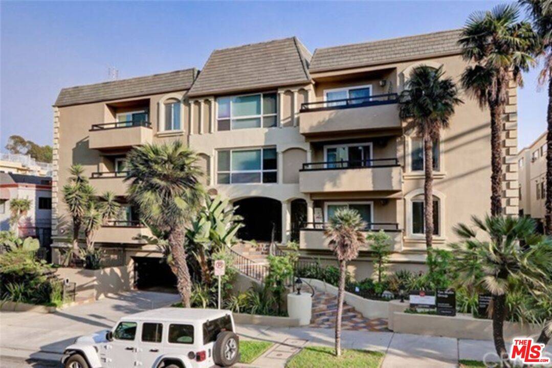Los Angeles, CA 90049,11646 Chenault St #23