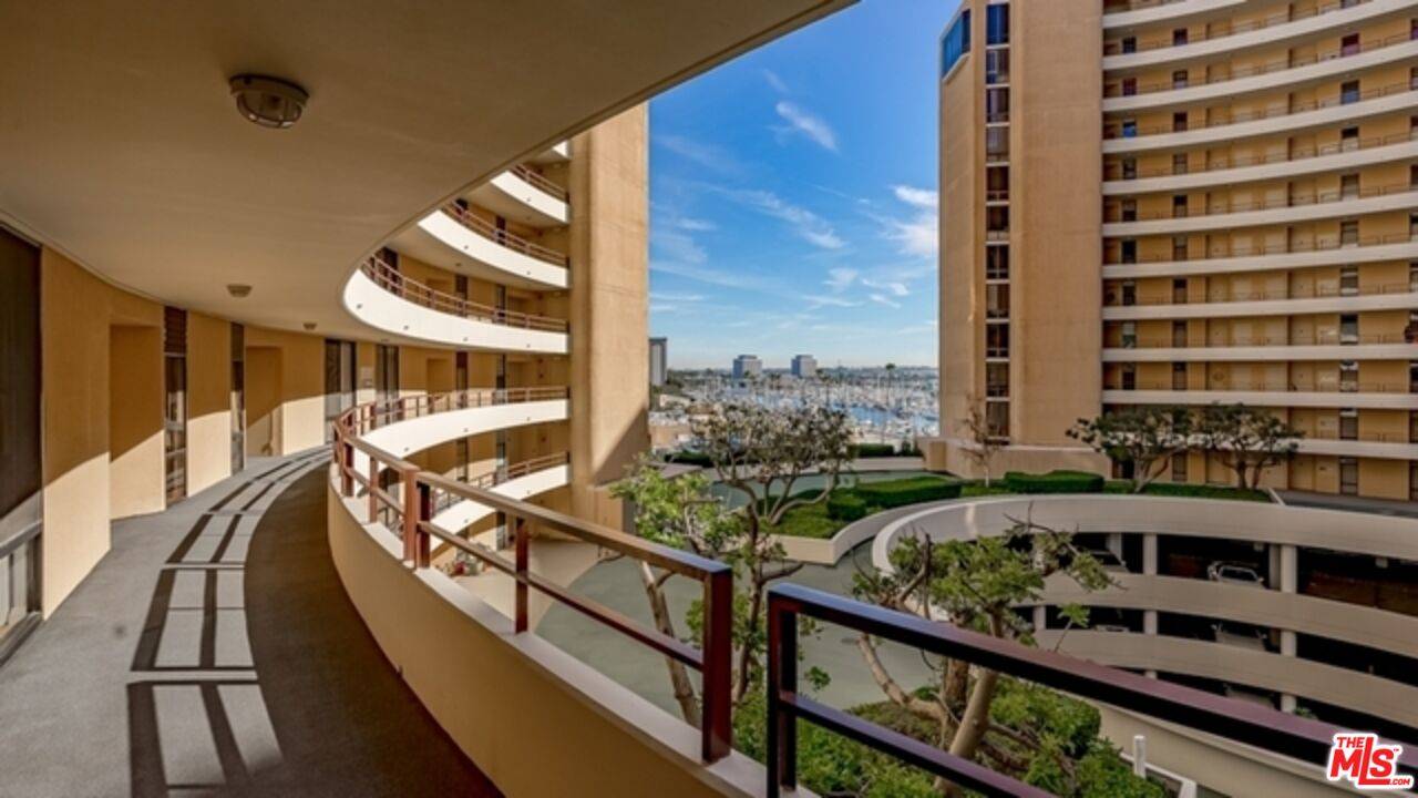 Marina Del Rey, CA 90292,4265 Marina City Dr #301