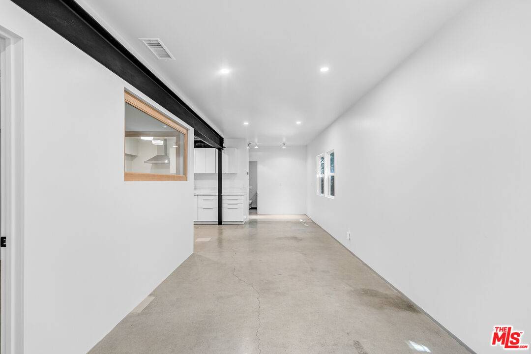 Los Angeles, CA 90068,2462 Gower St