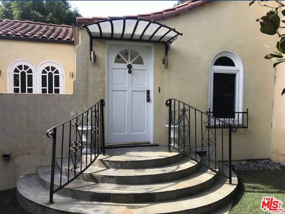 West Hollywood, CA 90046,901 N Spaulding Ave