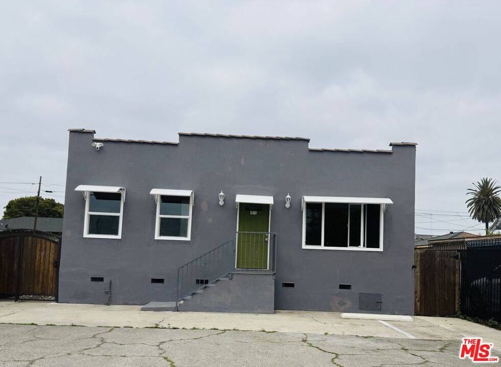 Los Angeles, CA 90011,4915 Compton Ave