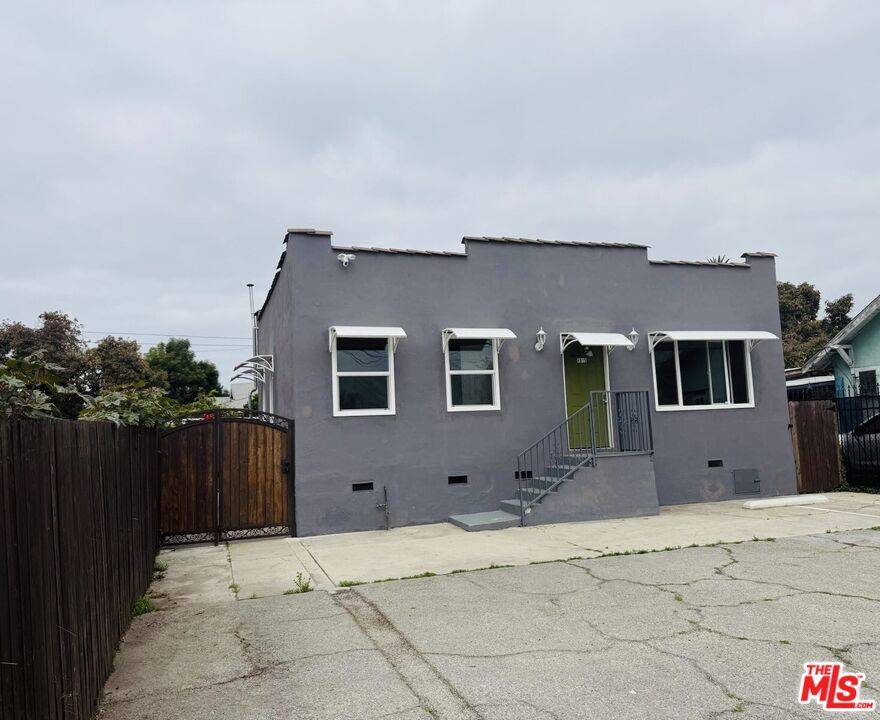 Los Angeles, CA 90011,4915 Compton Ave