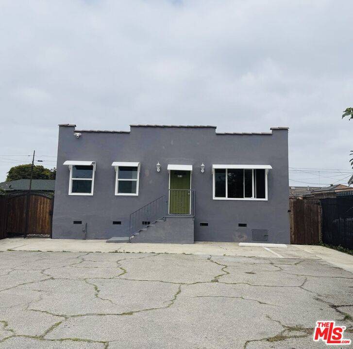Los Angeles, CA 90011,4915 Compton Ave