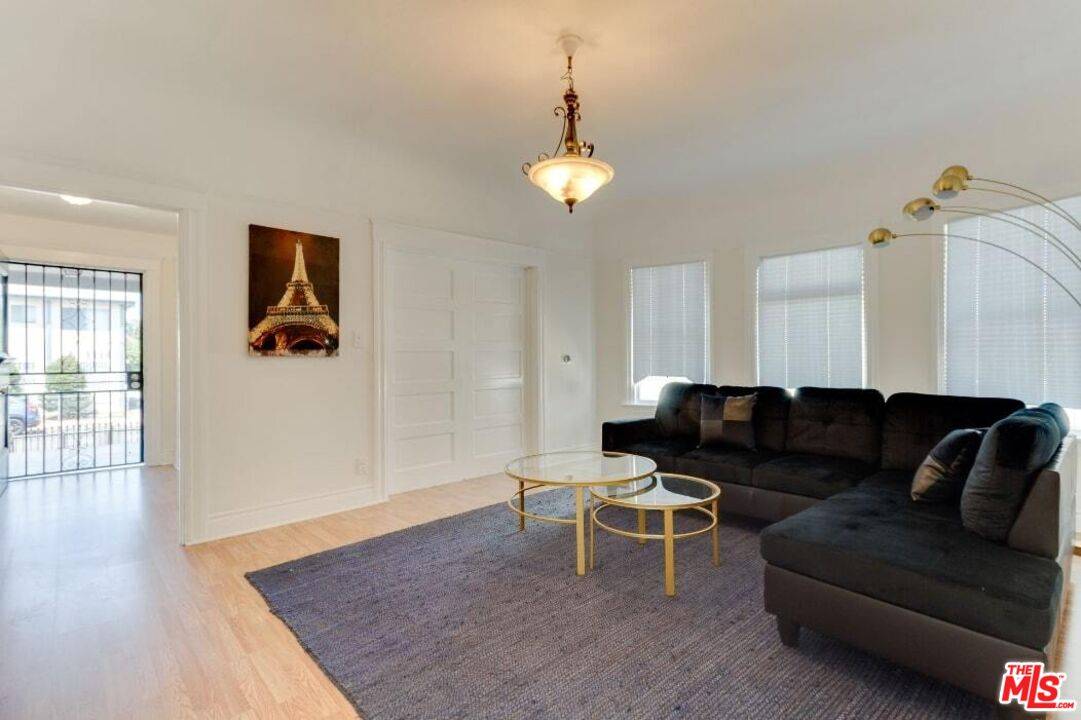Los Angeles, CA 90006,1228 Fedora St
