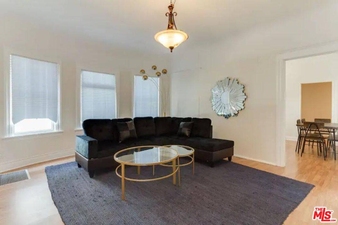 Los Angeles, CA 90006,1228 Fedora St