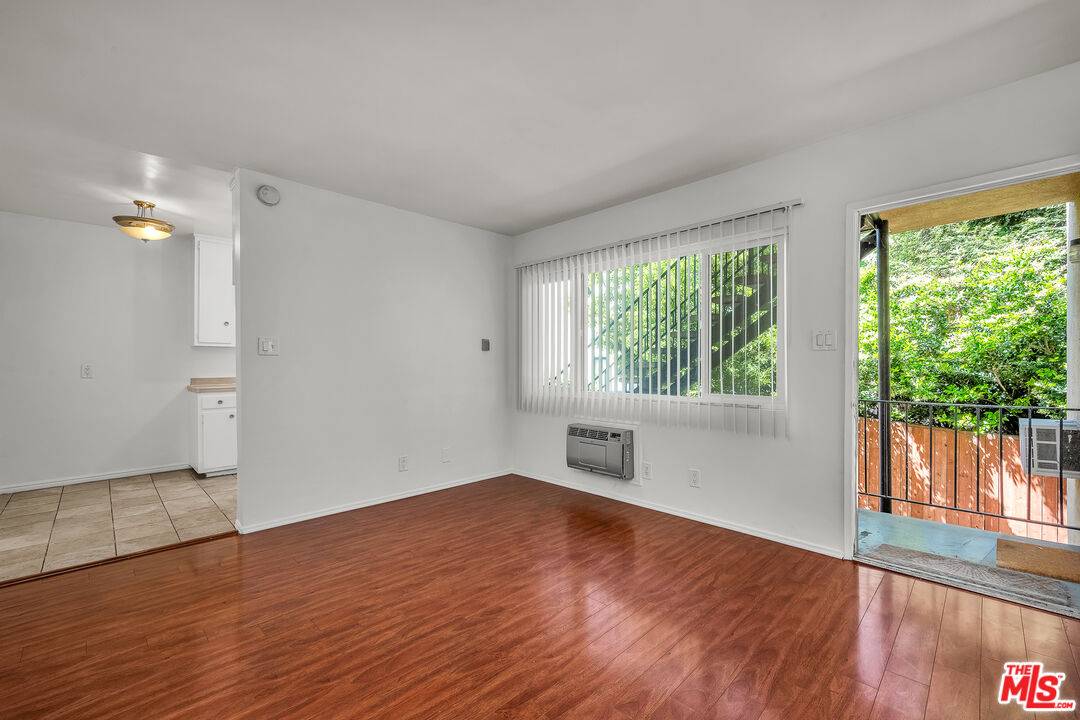 Los Angeles, CA 90026,1648 Edgecliffe Dr #2