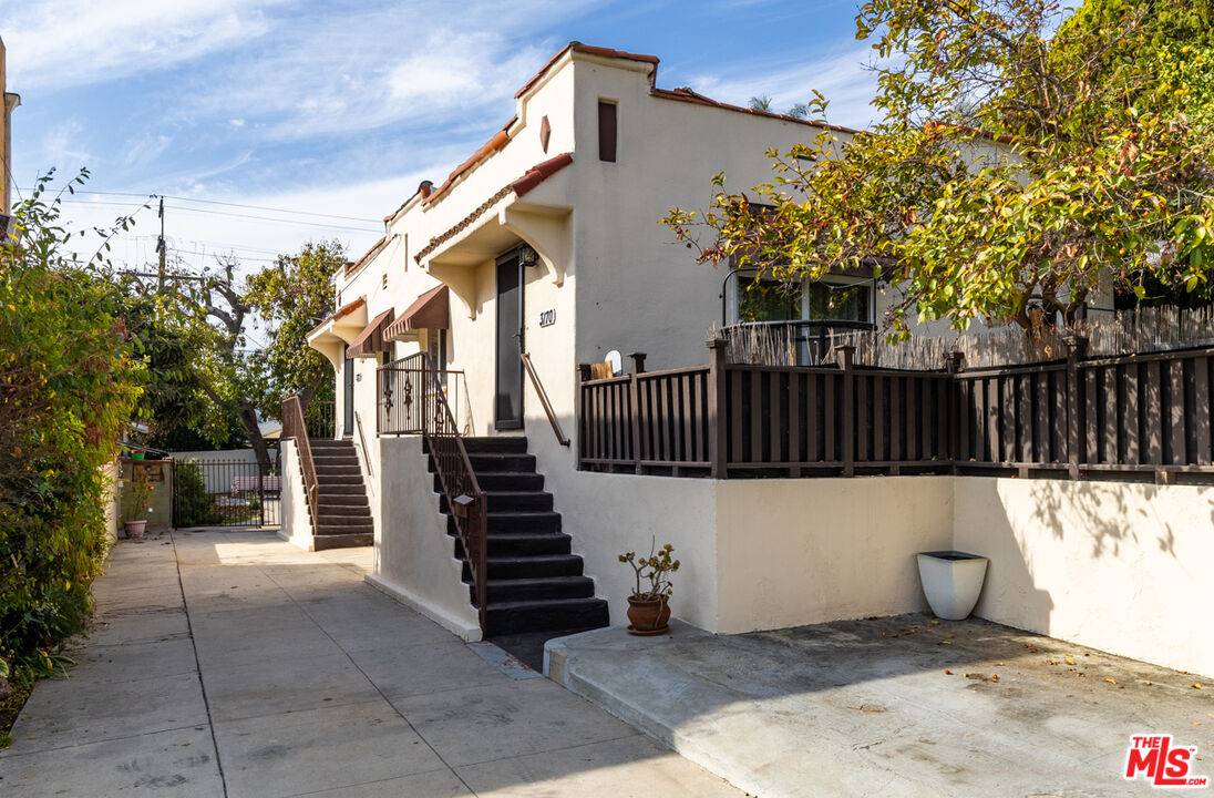 Los Angeles, CA 90039,3170 Larga Ave