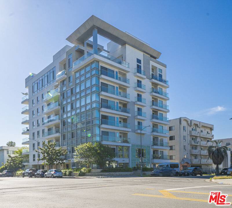 Los Angeles, CA 90005,702 S Serrano Ave #702