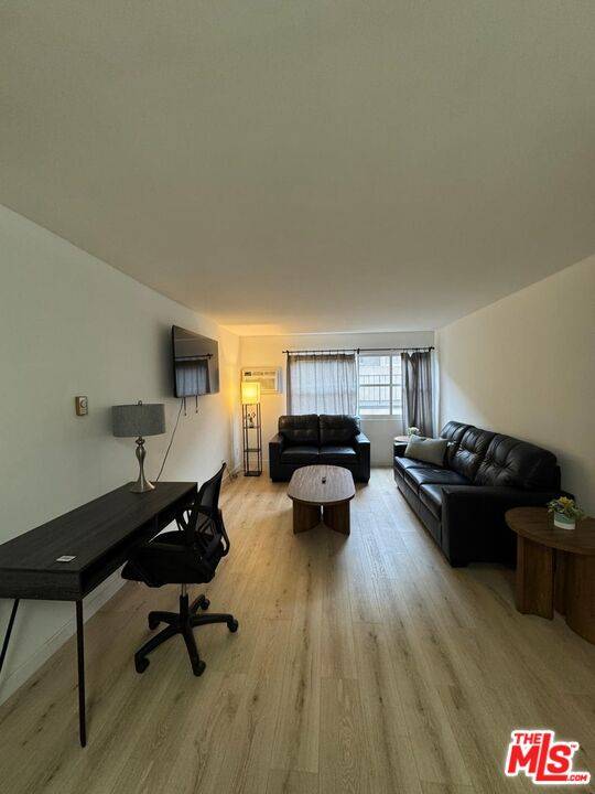 Los Angeles, CA 90028,1351 N Orange Dr #117