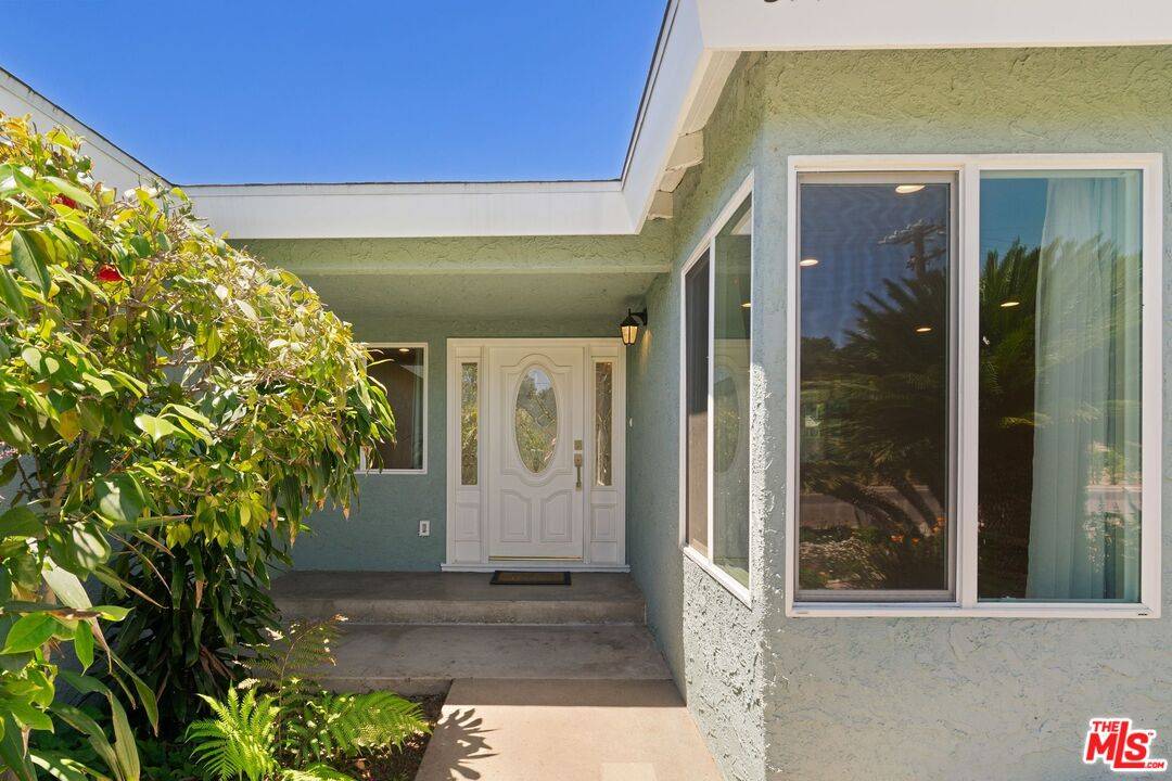 Monrovia, CA 91016,327 Bradbury Rd