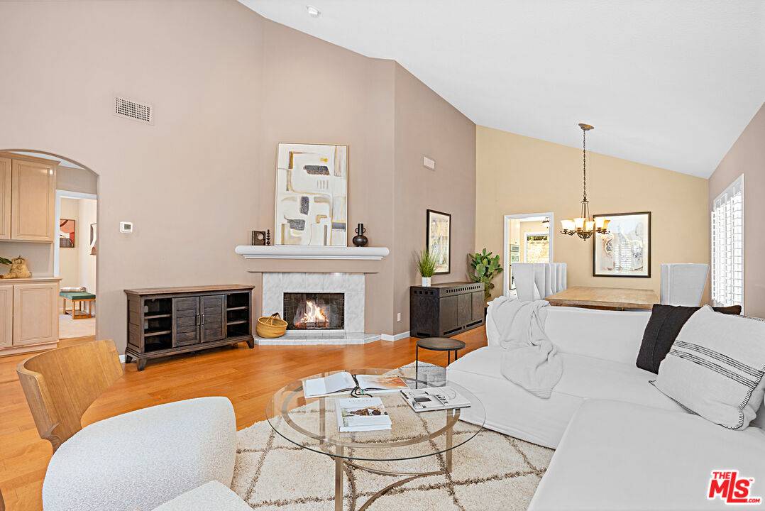 Newbury Park, CA 91320,1668 Fox Springs Cir