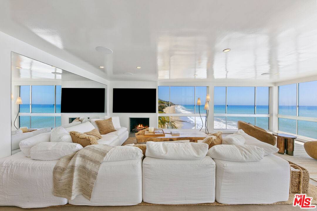 Malibu, CA 90265,22548 PACIFIC COAST HWY #311