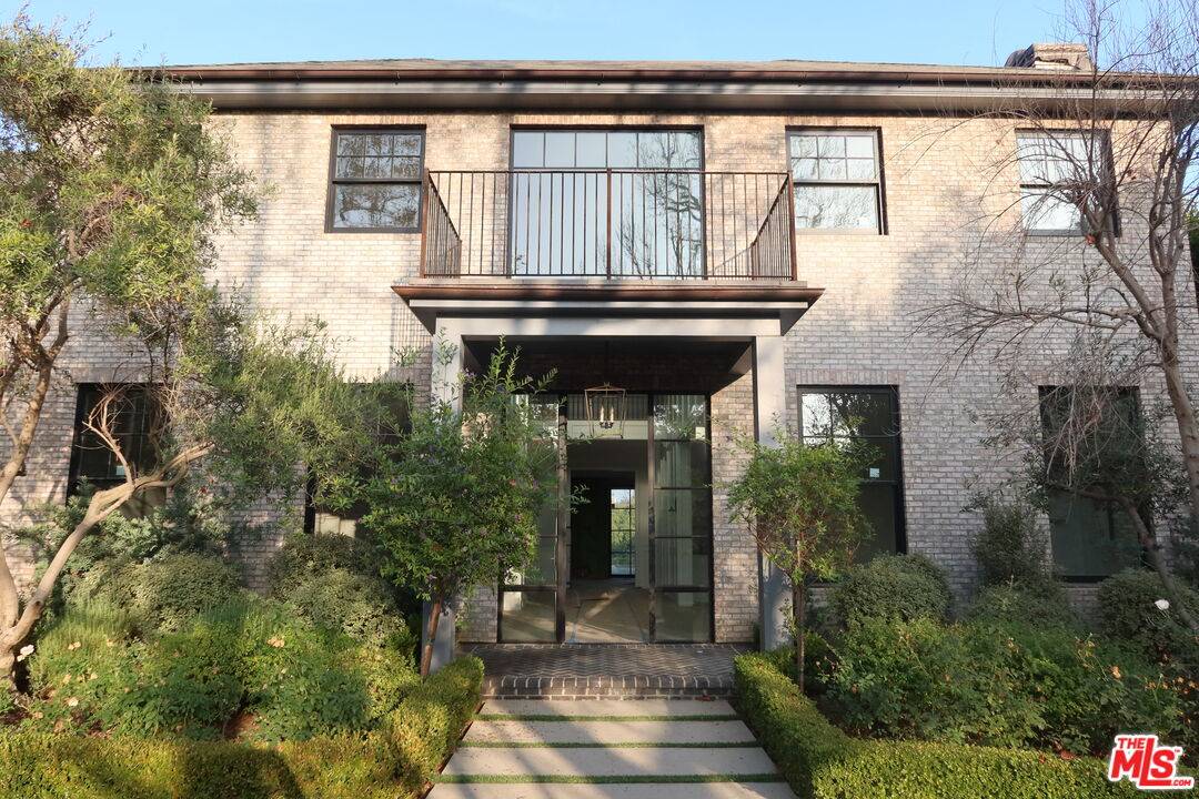 Los Angeles, CA 90049,306 N Cliffwood Ave