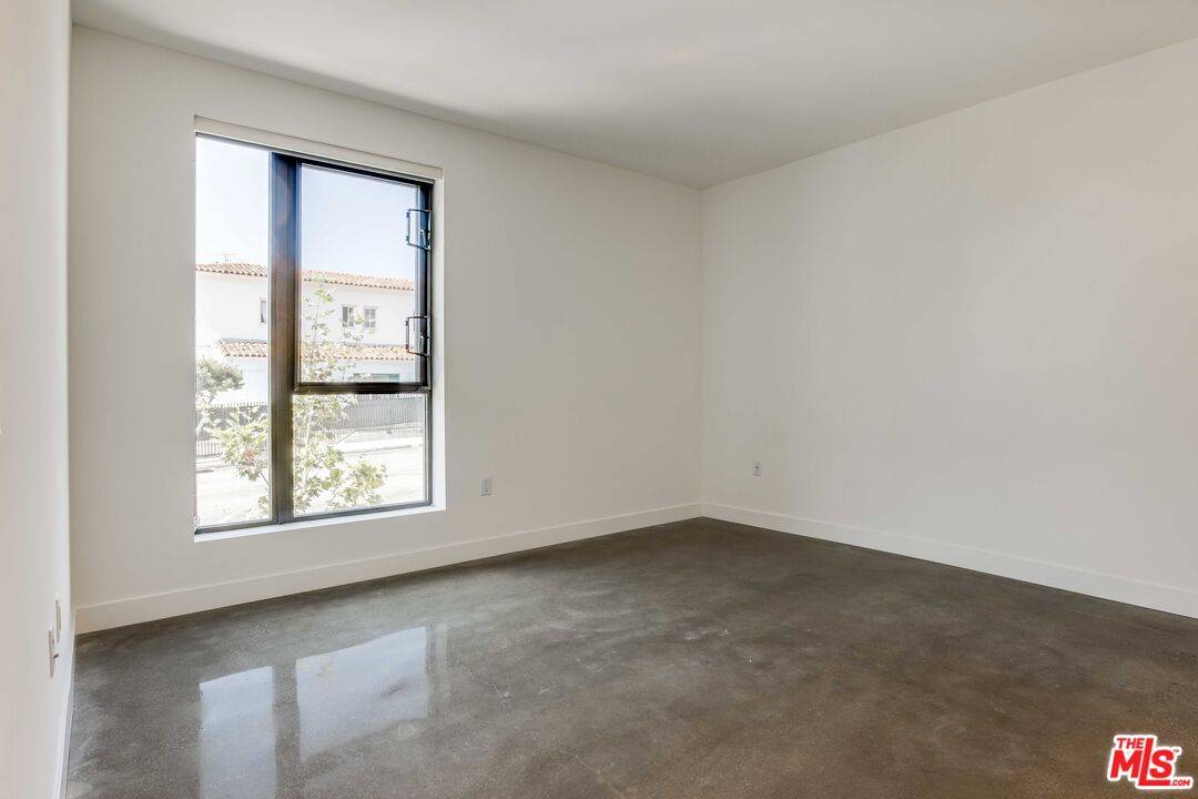 West Hollywood, CA 90046,1250 N Fairfax Ave #413