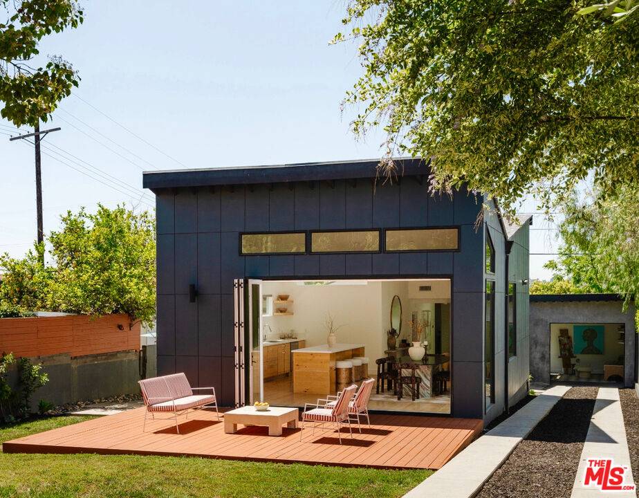 Los Angeles, CA 90042,5062 Coringa Dr