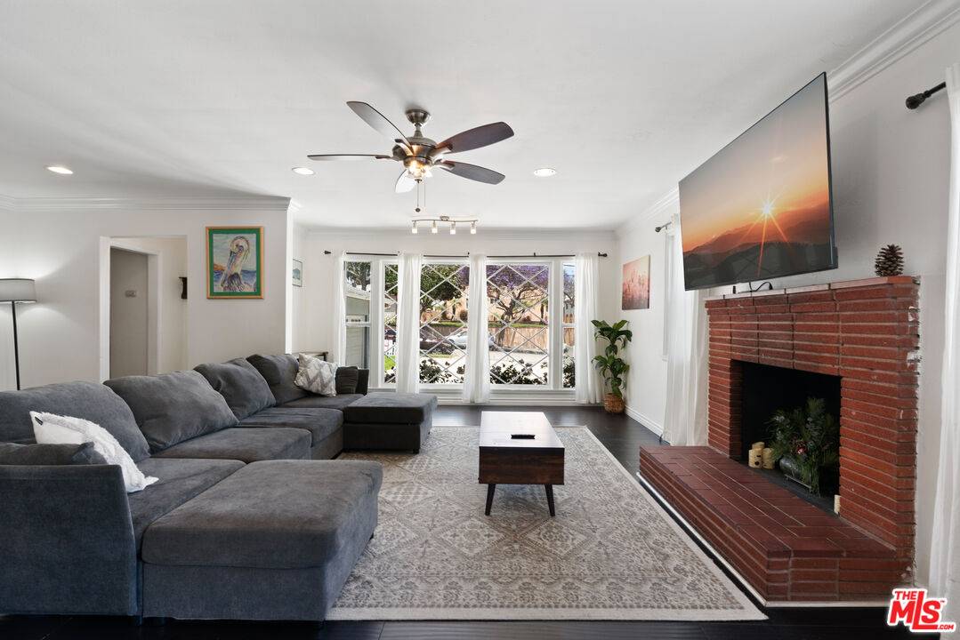 Inglewood, CA 90302,328 E Plymouth St