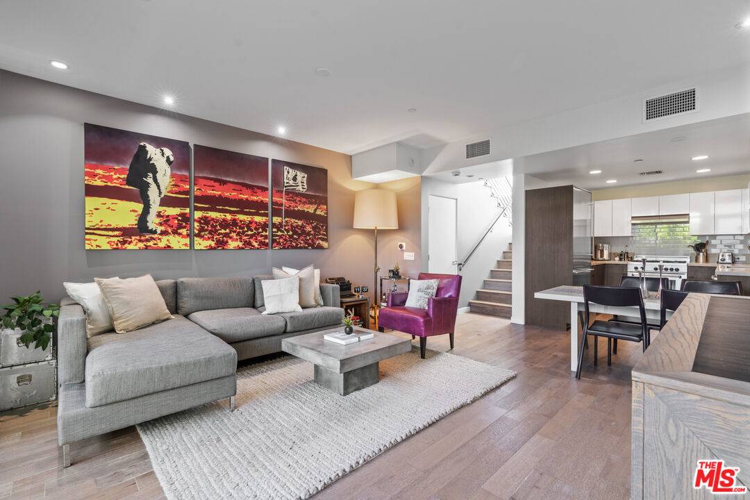 West Hollywood, CA 90046,944 N Stanley Ave #2