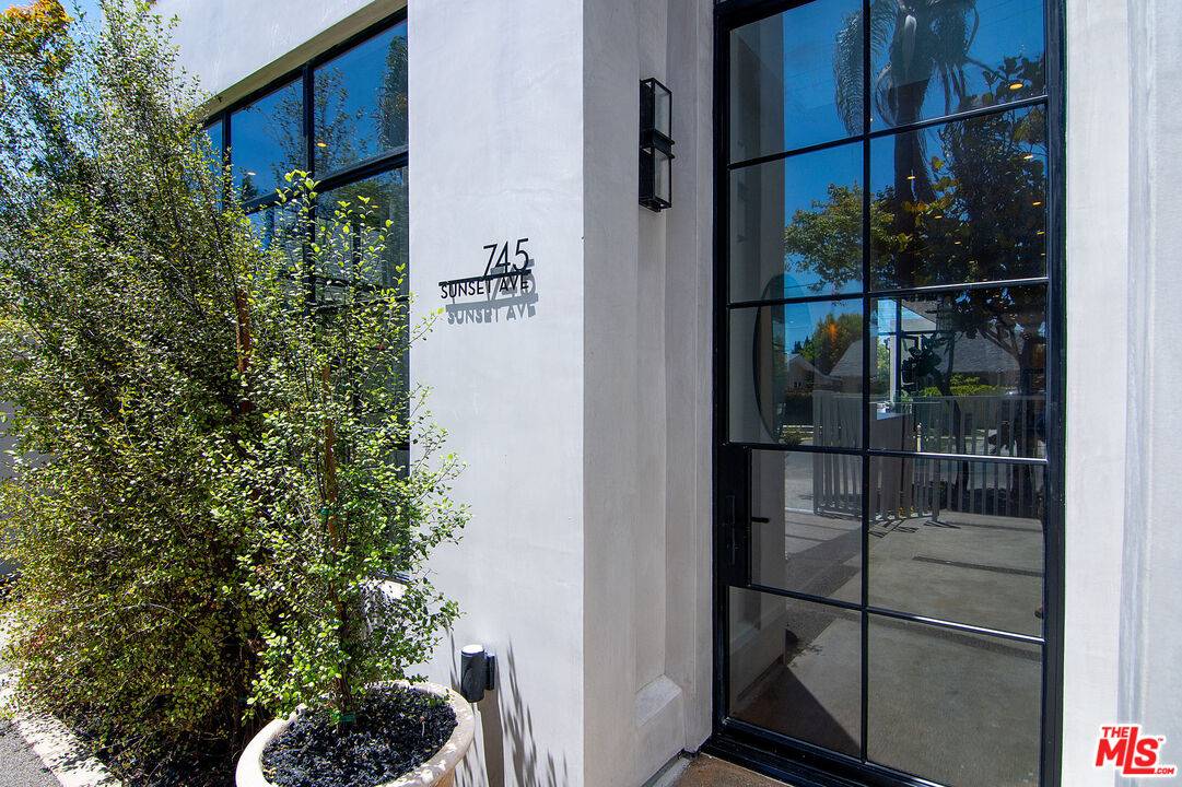 Venice, CA 90291,745 E Sunset Ave