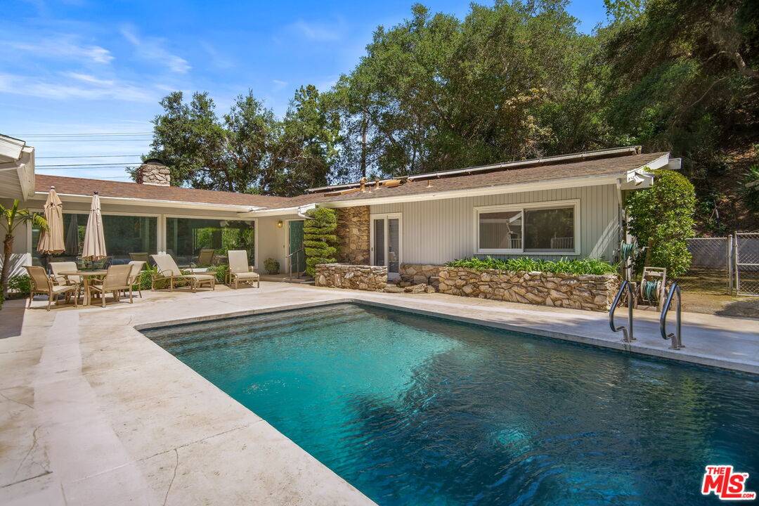 Los Angeles, CA 90049,13271 Chalon Rd
