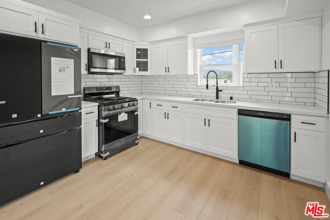 Los Angeles, CA 90039,2700 Fletcher Dr #3055