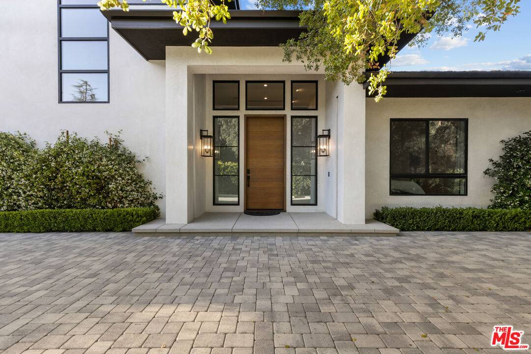 Encino, CA 91316,17401 Rancho St
