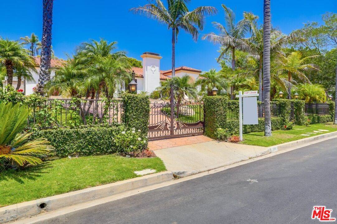 Los Angeles, CA 90049,114 S Layton Dr