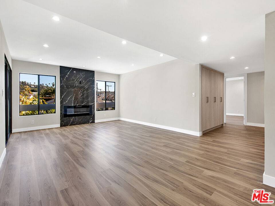 Glendale, CA 91202,1325 Valley View Rd #201