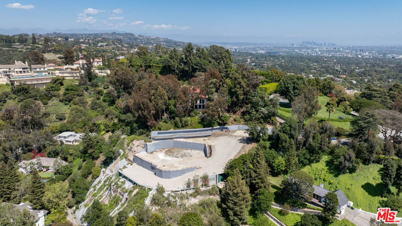 Los Angeles, CA 90077,901 Strada Vecchia Rd