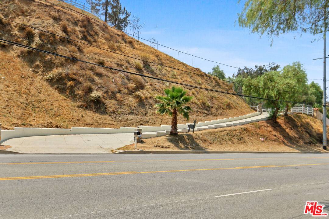 Sunland, CA 91040,9560 Sunland Blvd