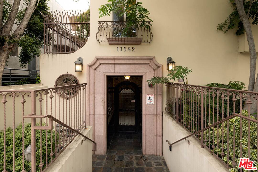 Studio City, CA 91602,11582 Moorpark St #204