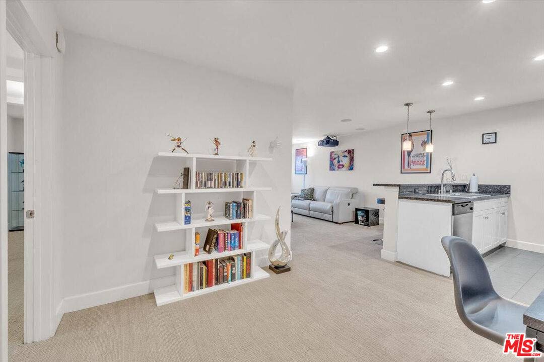 Los Angeles, CA 90024,10982 Roebling Ave #363