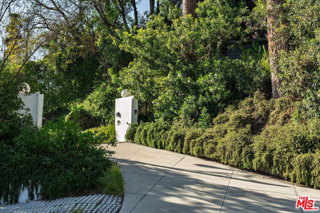 Pasadena, CA 91105,1030 San Rafael Ln