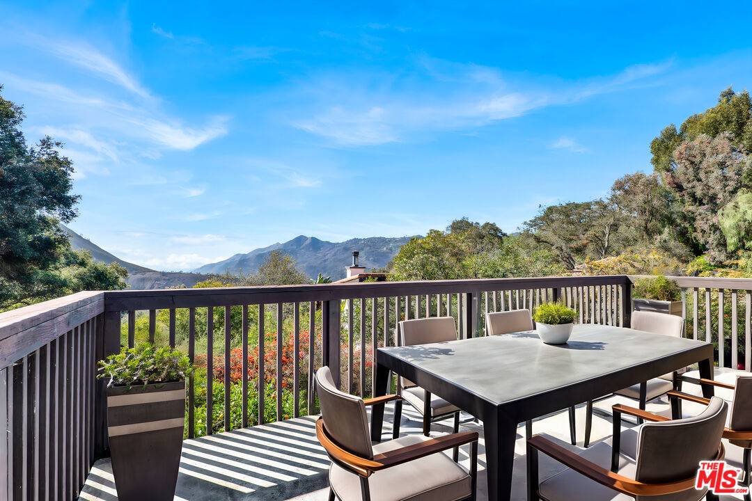 Topanga, CA 90290,20948 Waveview Dr