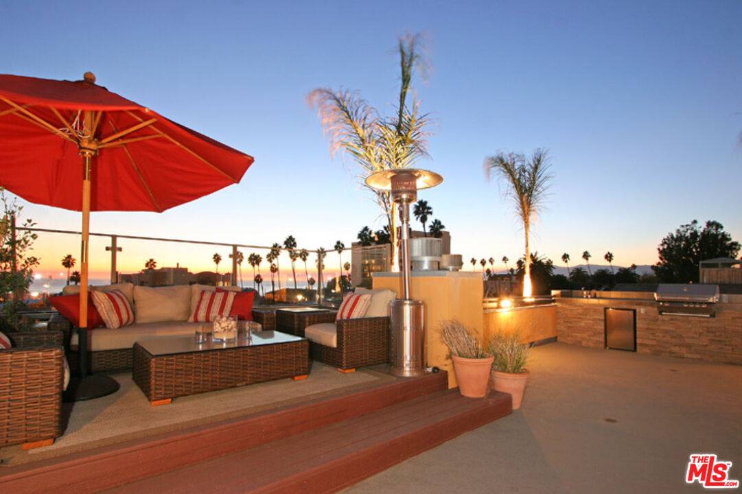 Santa Monica, CA 90405,2216 Main St #204