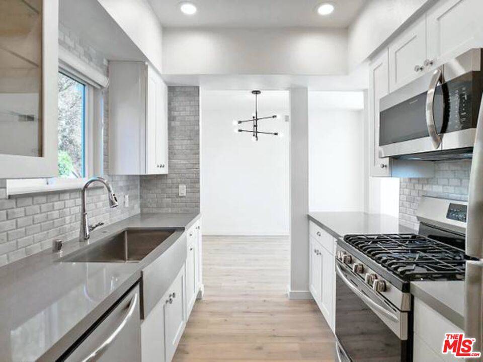 Los Angeles, CA 90039,1900 SILVER LAKE #106