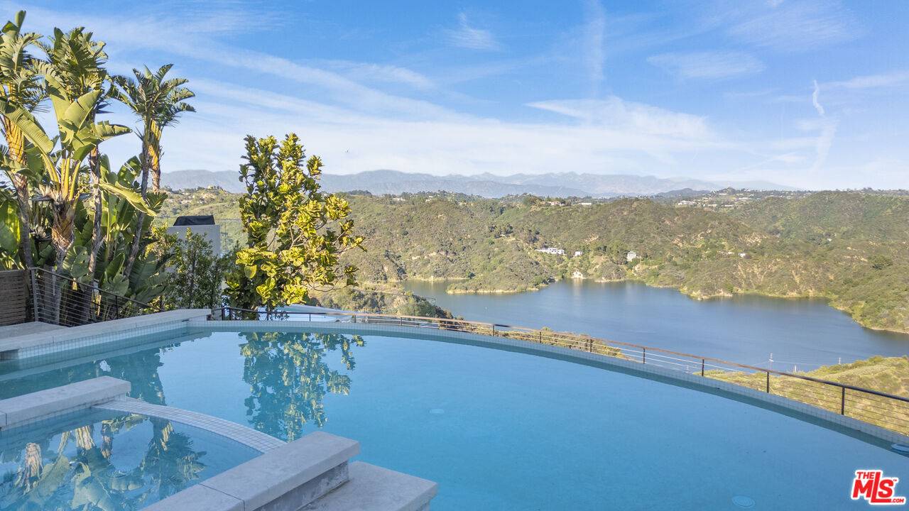 Los Angeles, CA 90077,2028 Stradella Rd