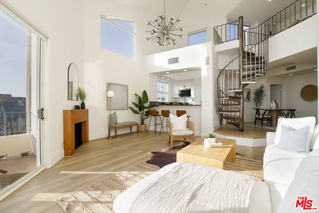 Venice, CA 90291,235 Main St #321