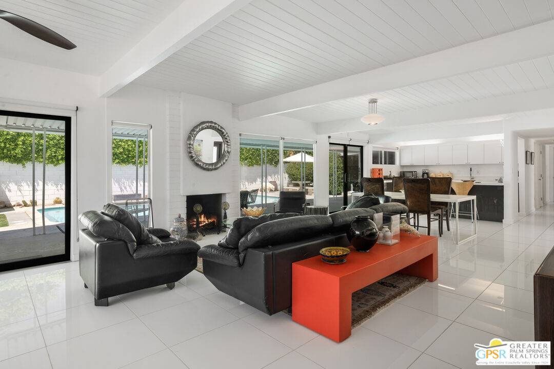 Palm Springs, CA 92264,695 S Roxbury Dr