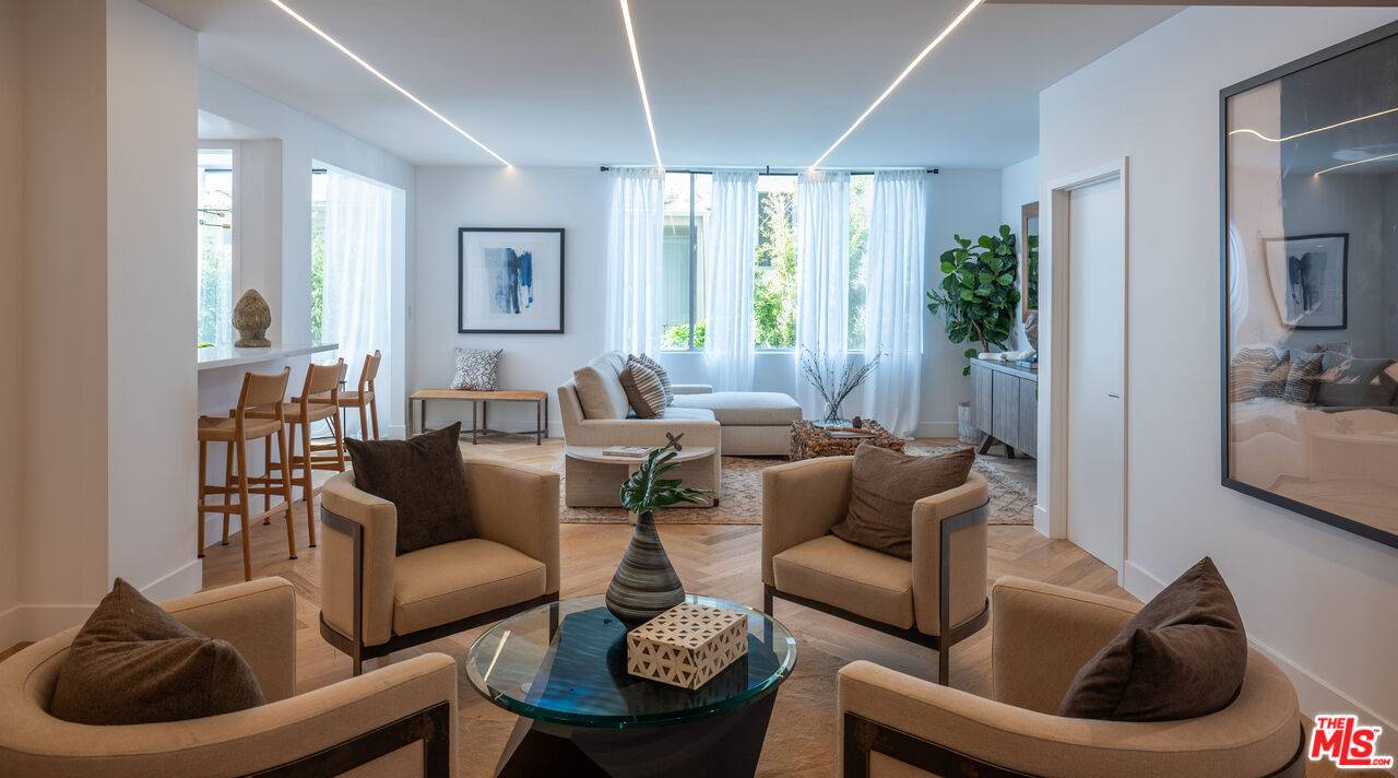 Beverly Hills, CA 90210,412 N Palm Dr #304