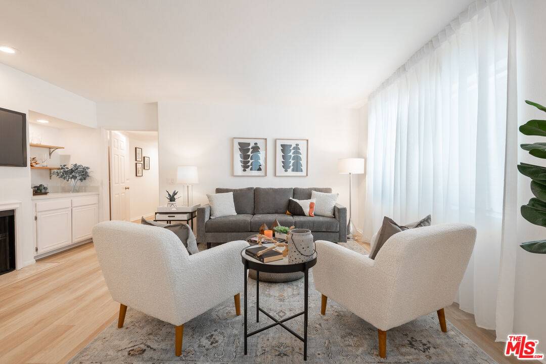 Studio City, CA 91604,13220 Valleyheart Dr #102